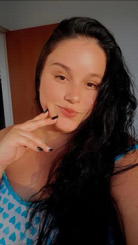 Sou gordinha com seios fartos bumbum durinho